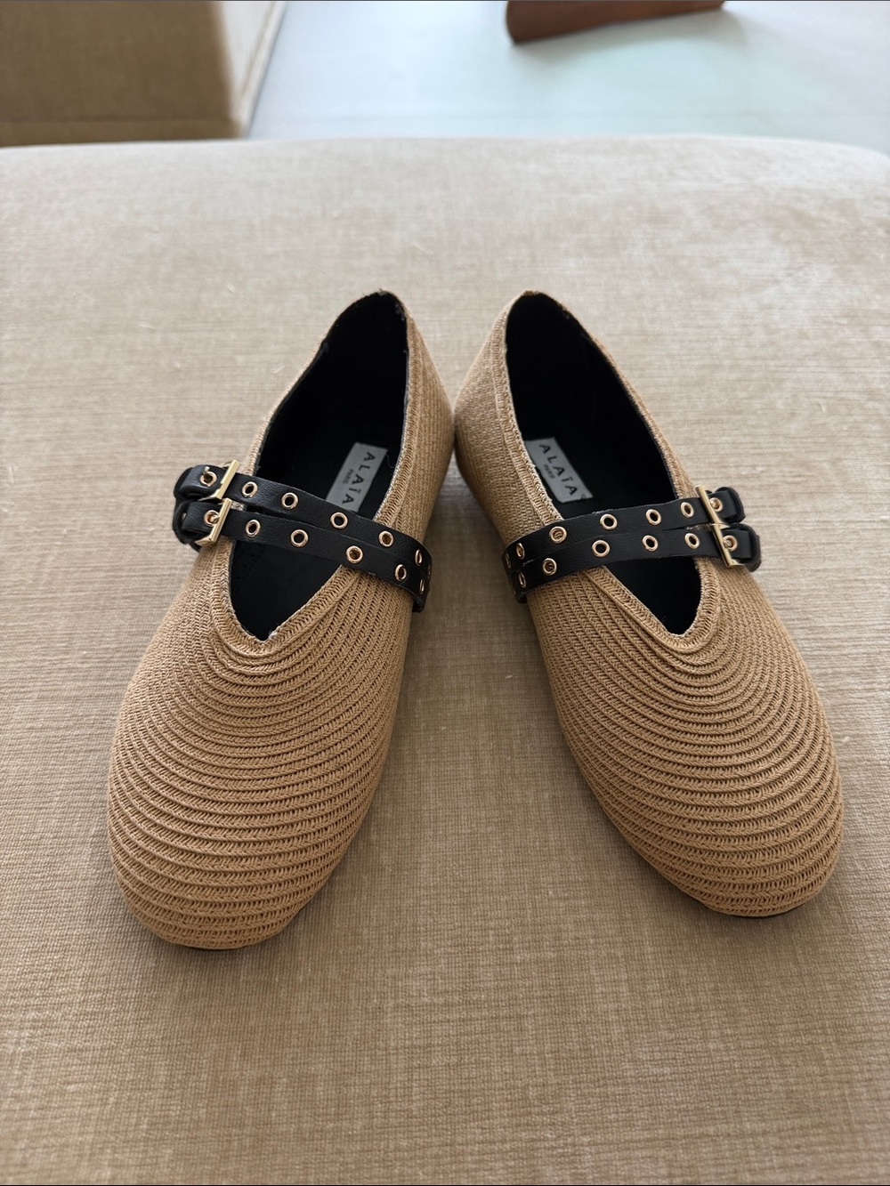 Alaia flats women shoes size 38 but run smaller. Authentic - Picture 12 of 12